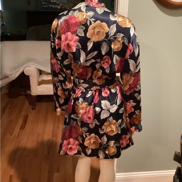 Victoria Secret Robe - Picture 13 of 15